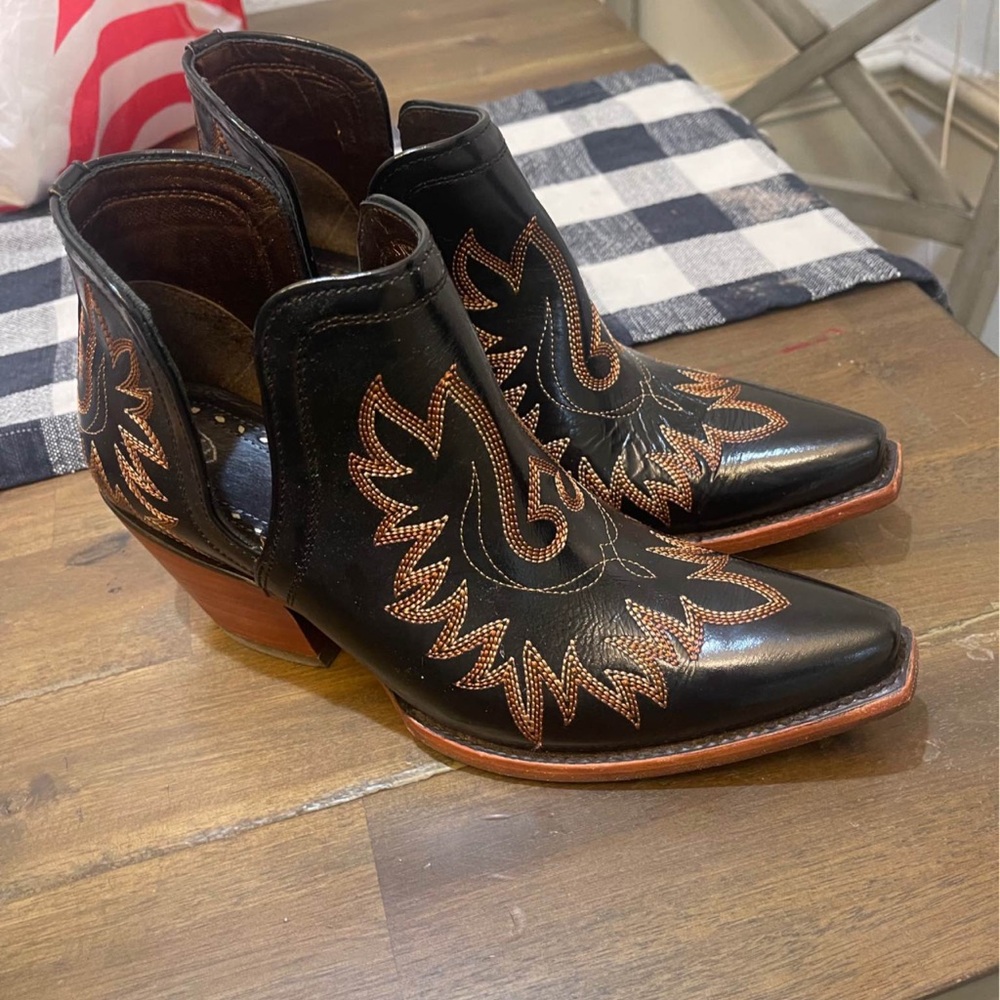 Ariat women’s Dixon boots size 9